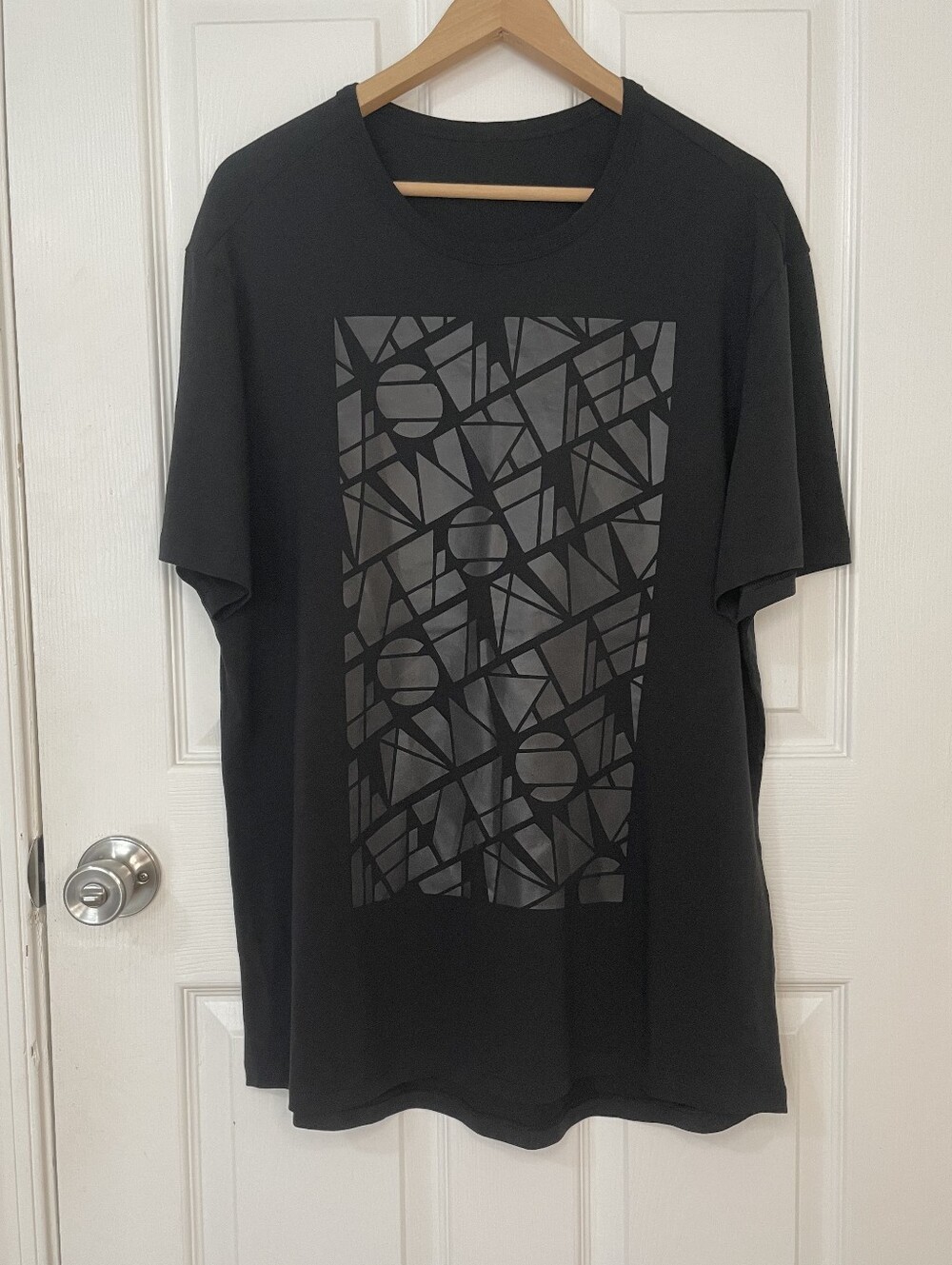 Lululemon Athletica Black Short Sleeve Graphic Crew Size XL